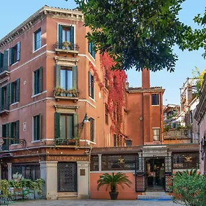 *** Hotel La Fenice Et Des Artistes Italy